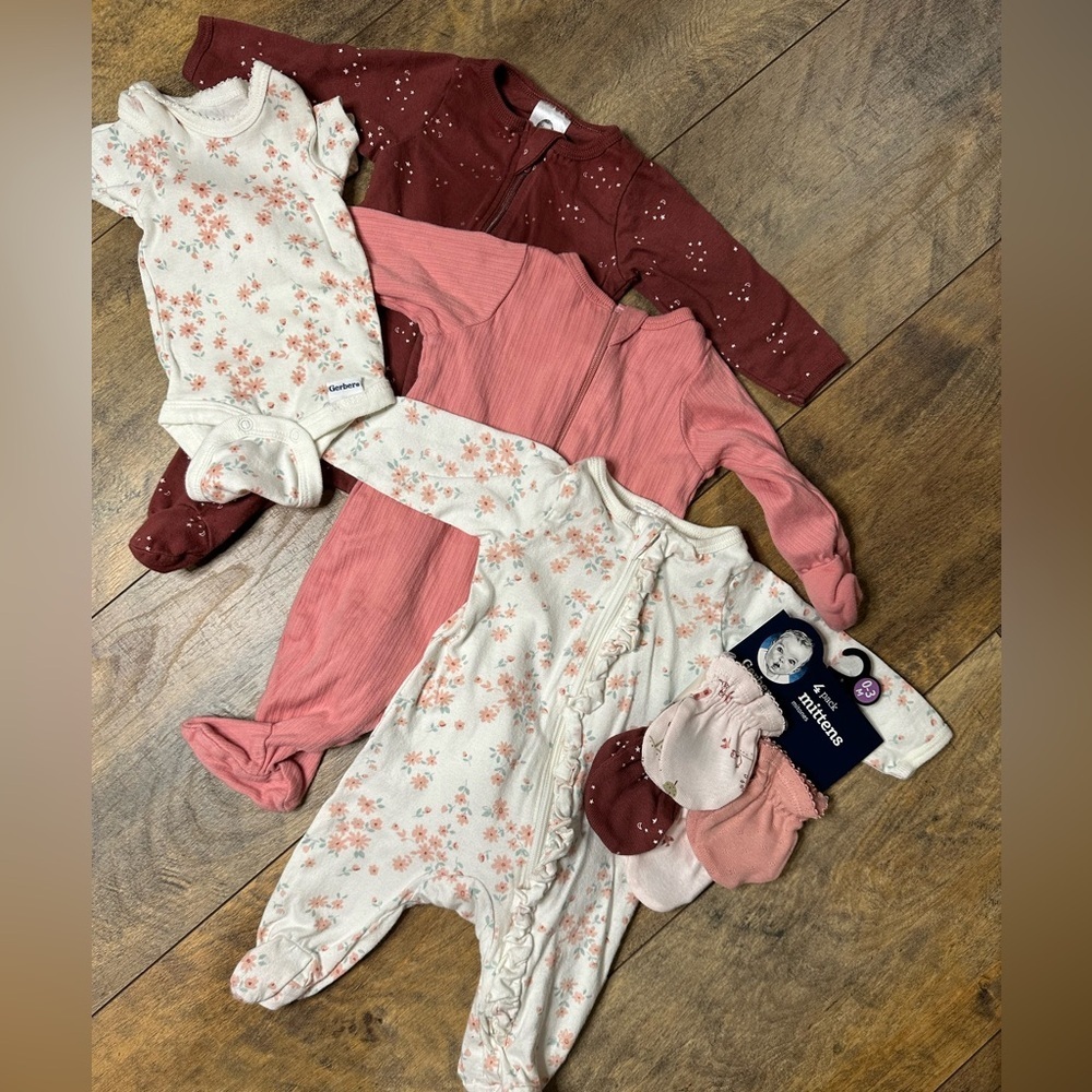 GERBER Newborn Sleeper Onesie Mittens Bundle